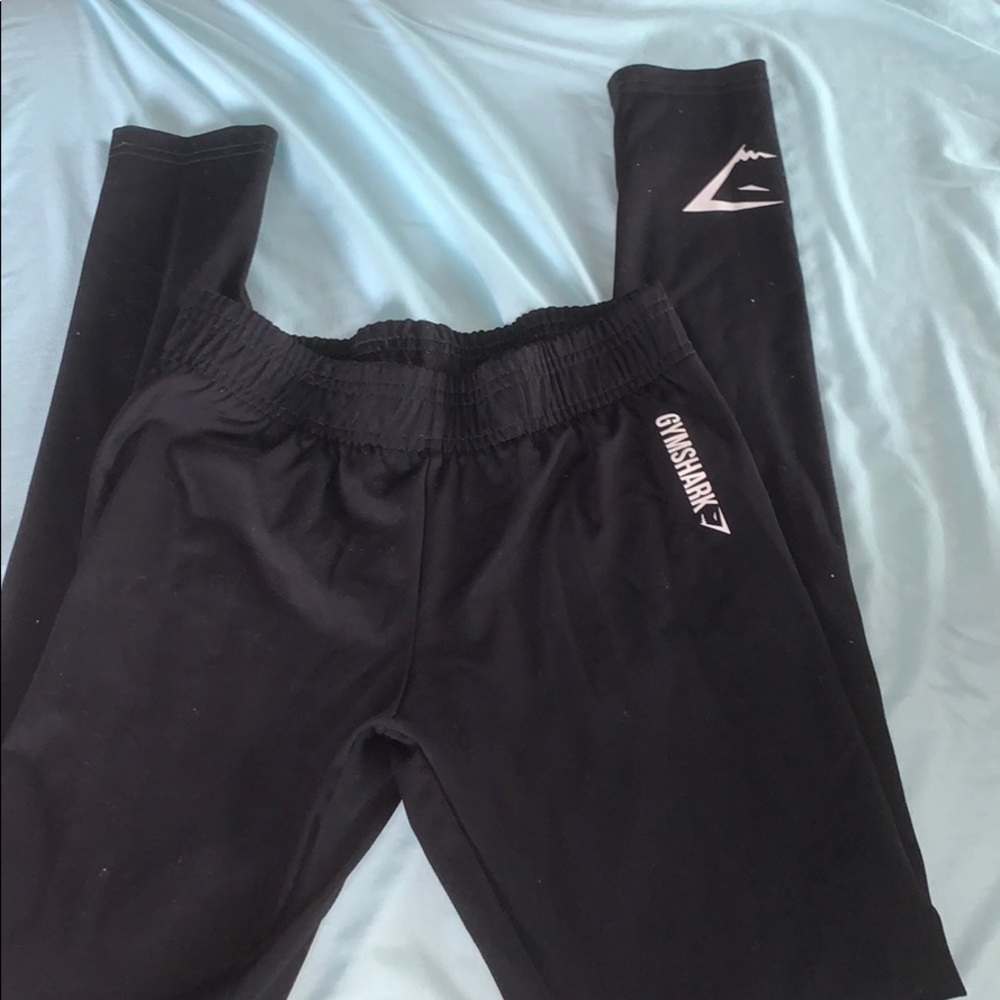 Gym shark leggings